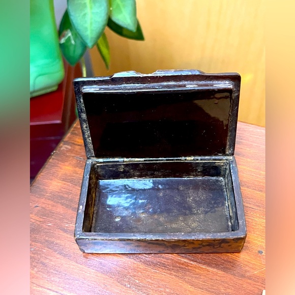 Victorian mid 1800s papier-mache tortoiseshell snuff box with contents 3" - Picture 4 of 6